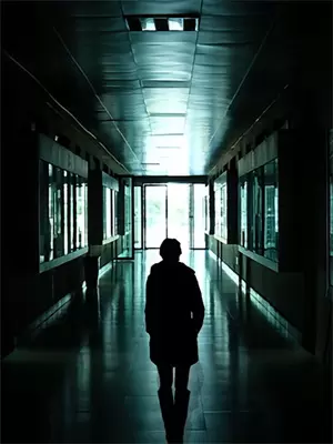 地震时妈妈抛弃了我动漫